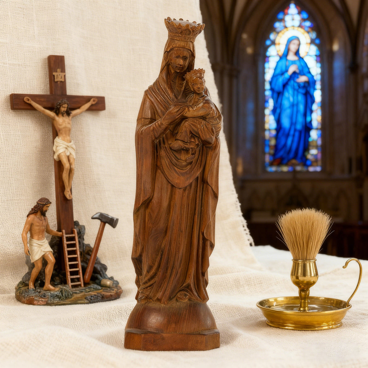 Boxwood Madonna and Child Wood Carving Desktop Ornament - design detail